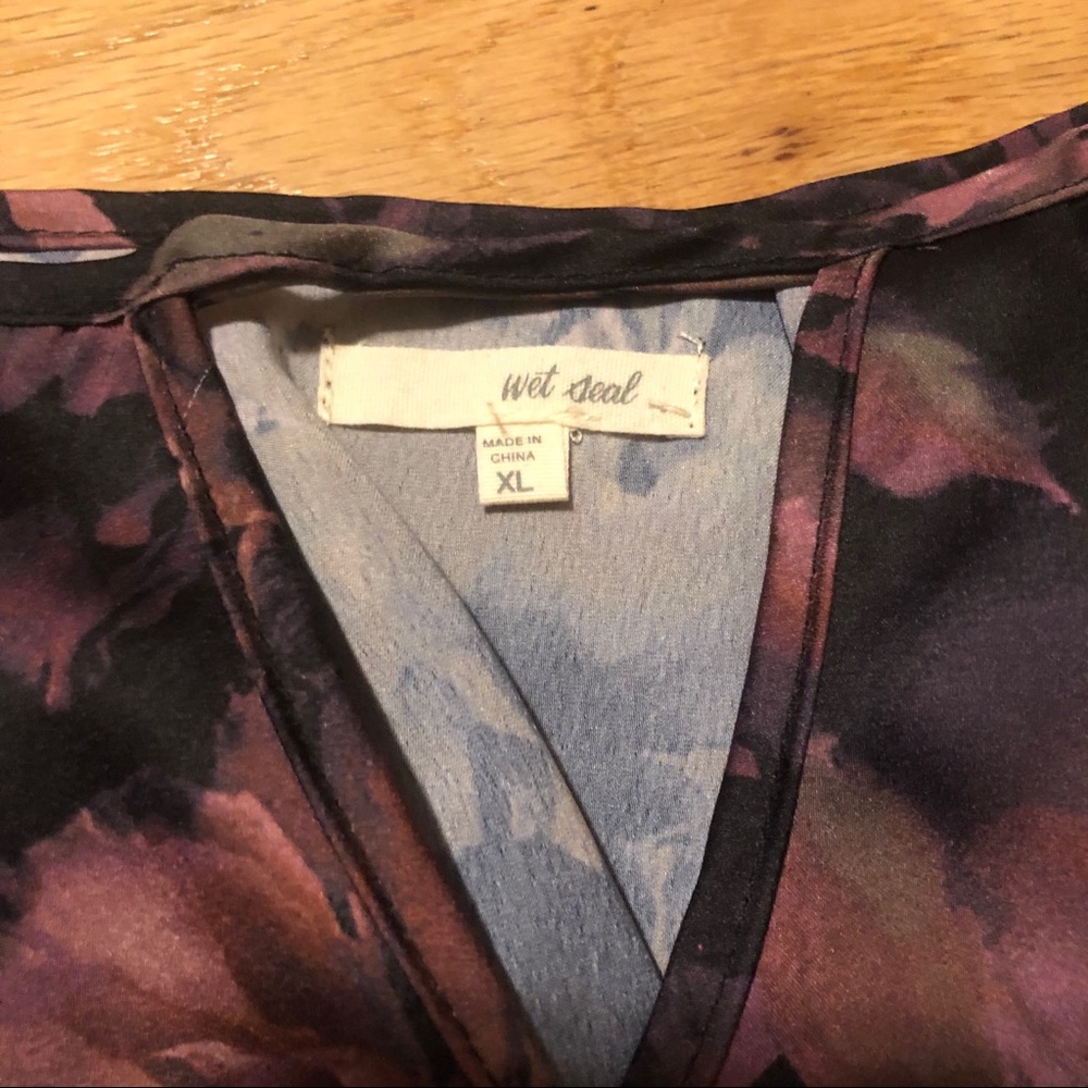 Cold Shoulder Top - Picture 3 of 3